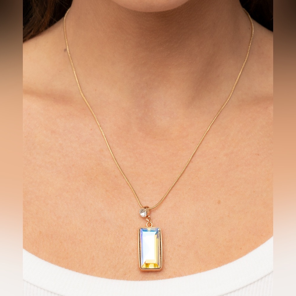 Elegant Gold Iridescent Necklace - Picture 2 of 2